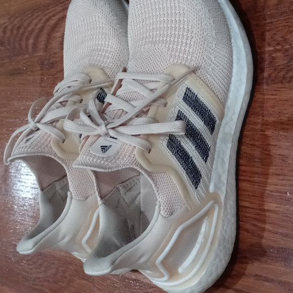 Adidas boost sneakers great condition - Picture 5 of 6